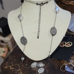 Elegant Silver and Black Women's Necklace 36"